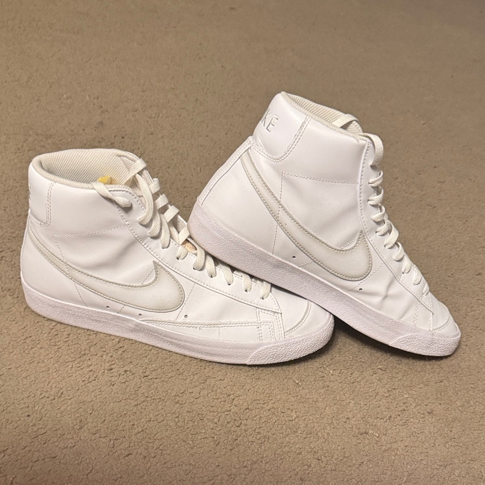 Nike Classic White Mid